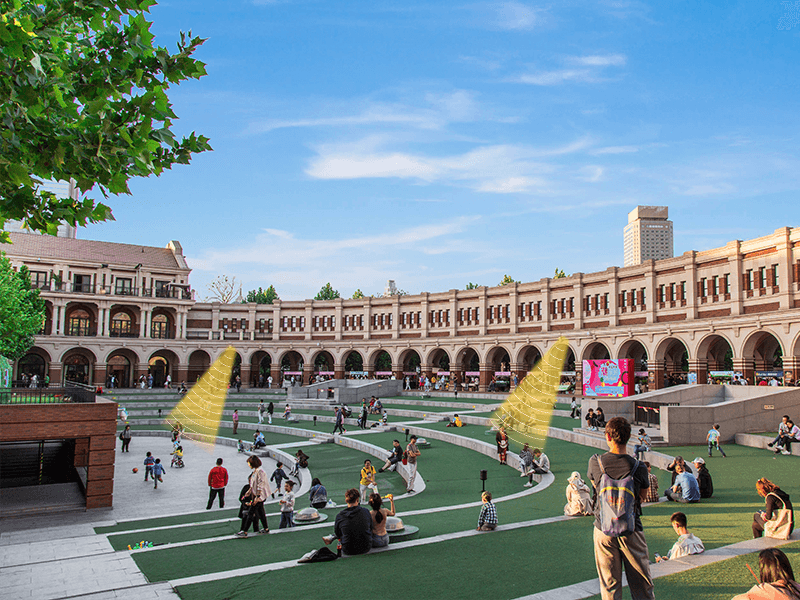 旅游景區、公共廣場、公園、公共交通站點等場景使用定向音箱